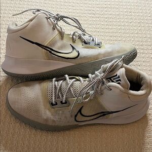 NIKE Kyrie Irving Nike basketball sneakers,  white/grey/pale yellow Men's SZ 11